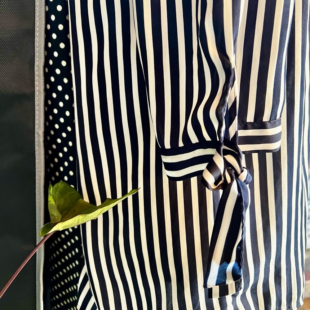 H&M Women’s Blouse Top Size 12 Blue & White Striped 3/4 Sleeves - Picture 4 of 8